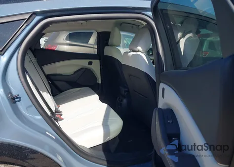 2023 Ford Mustang Mach-E Premium z USA, uszkodzony, nr VIN 3FMTK3SU3PMA65341